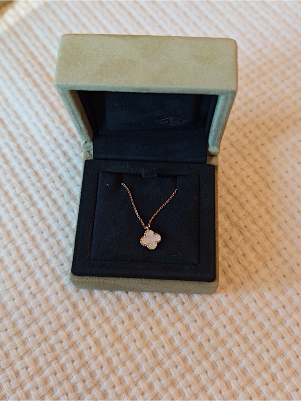 Excellent Used Condition Van Cleef & Arpels Necklace VCA Necklace - Picture 6 of 6